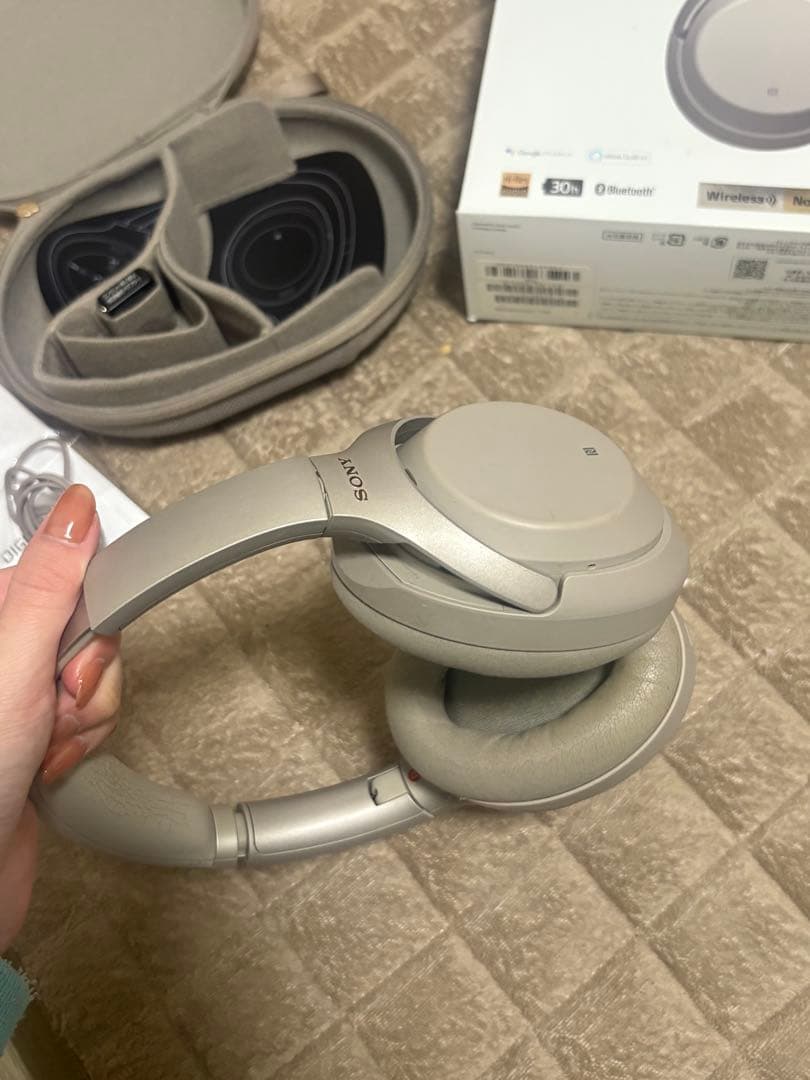 SONY ワイヤレスヘッドホン 収納ケース付き　1000x m3