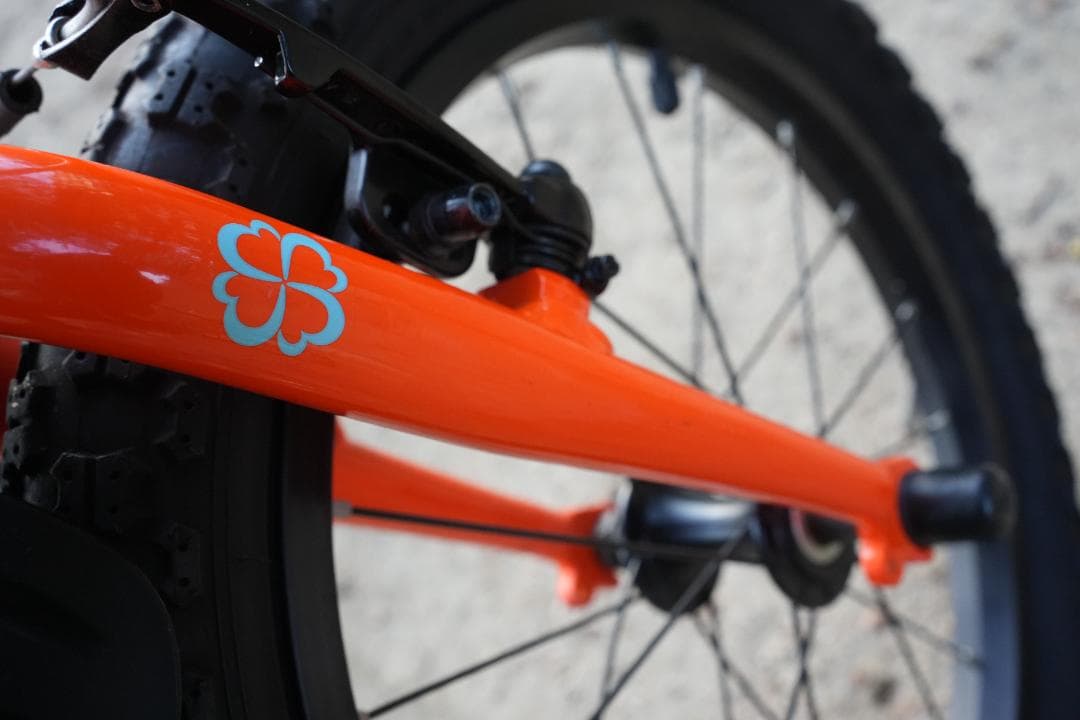 ヨツバサイクル16インチ 子供用自転車　泥除け補助輪付き　直接引き取りはお値引き