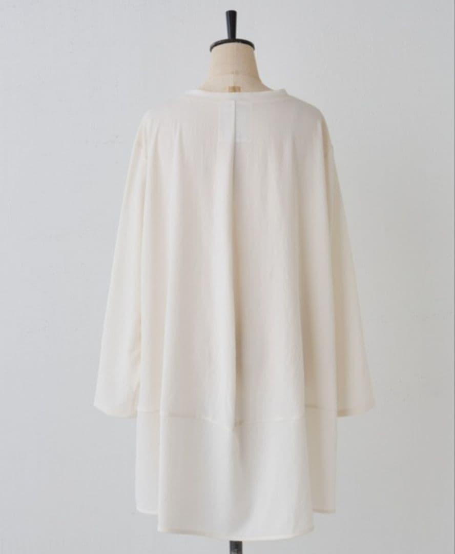 美品✨️BEARDSLEY ビアズリー　後ろドレープ Tブラウス アイボリー　白