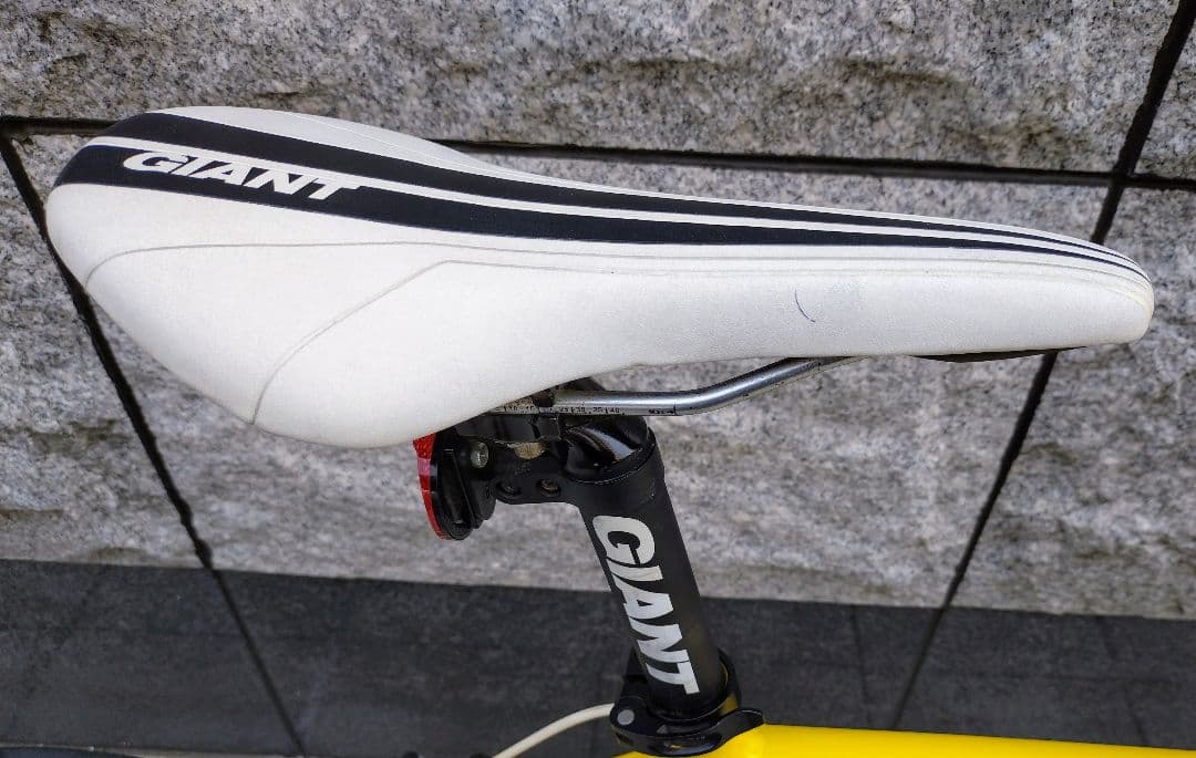 GIANT IDIOM 1 ミニベロ イエロー