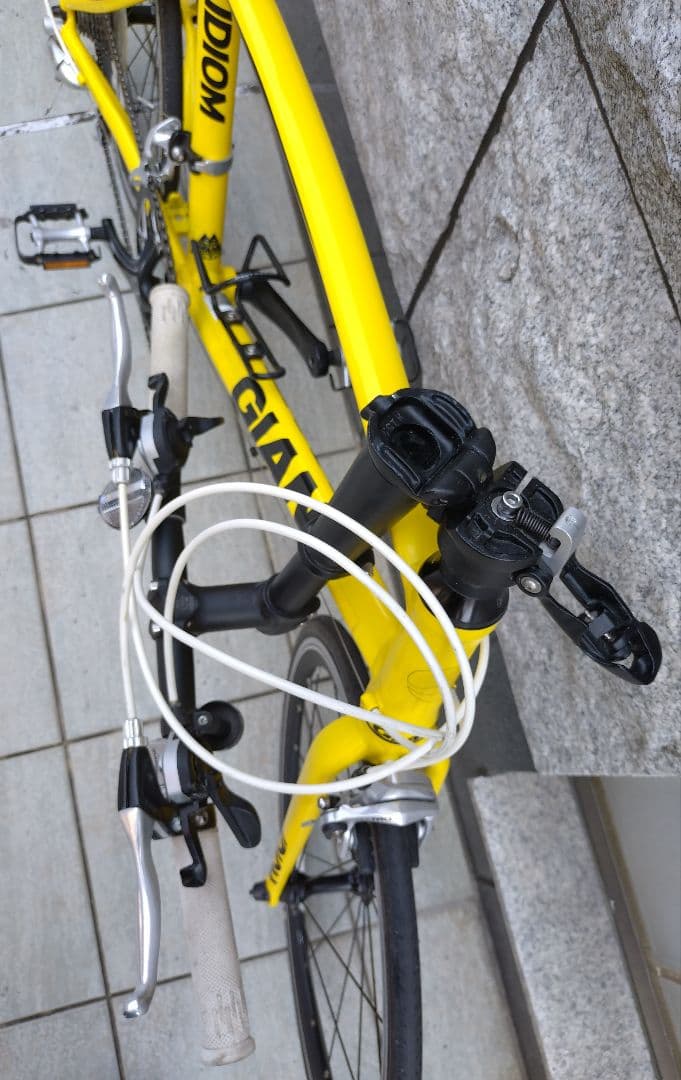 GIANT IDIOM 1 ミニベロ イエロー