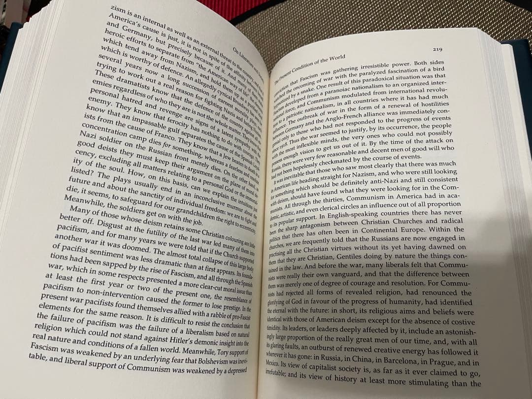 洋書 Northrop Frye on Literature and Society