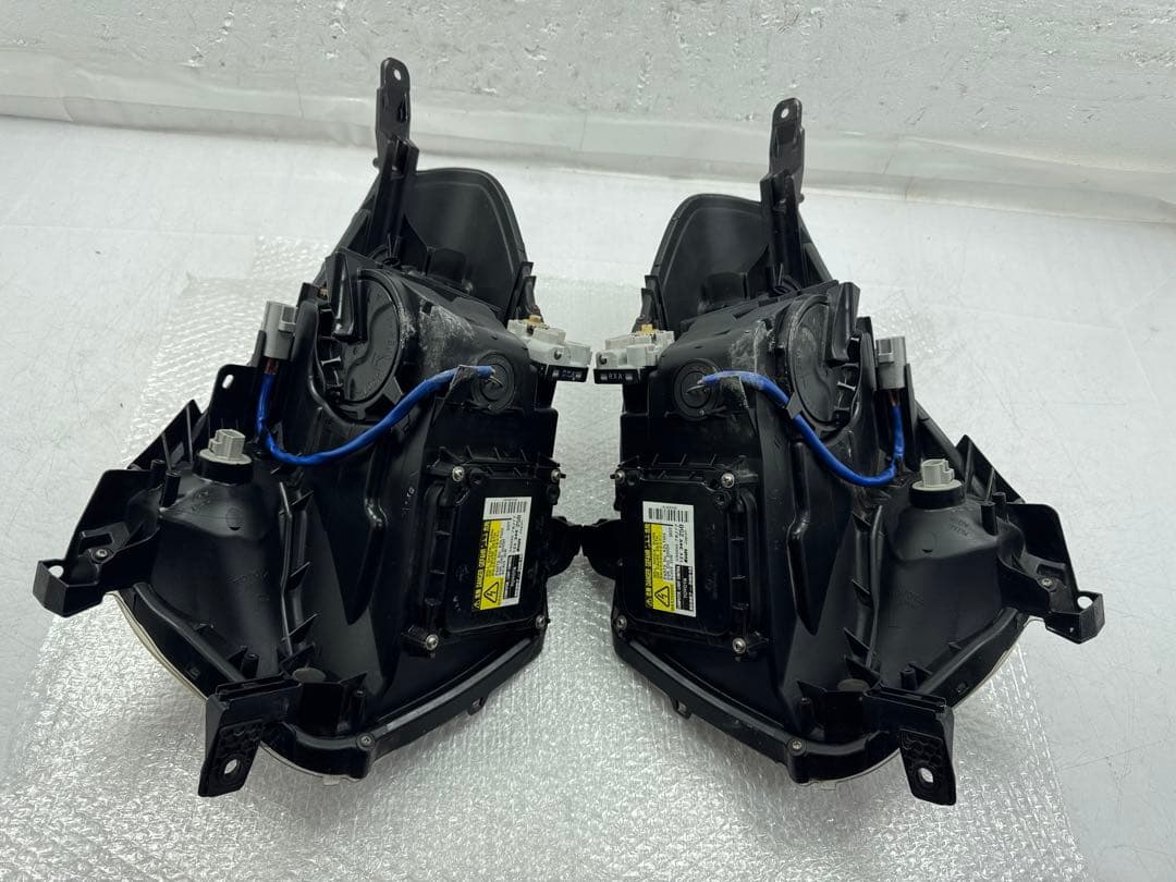 IQ KGJ10/NGJ10 後期 HIDバラスト全付き（左右セット） 品番