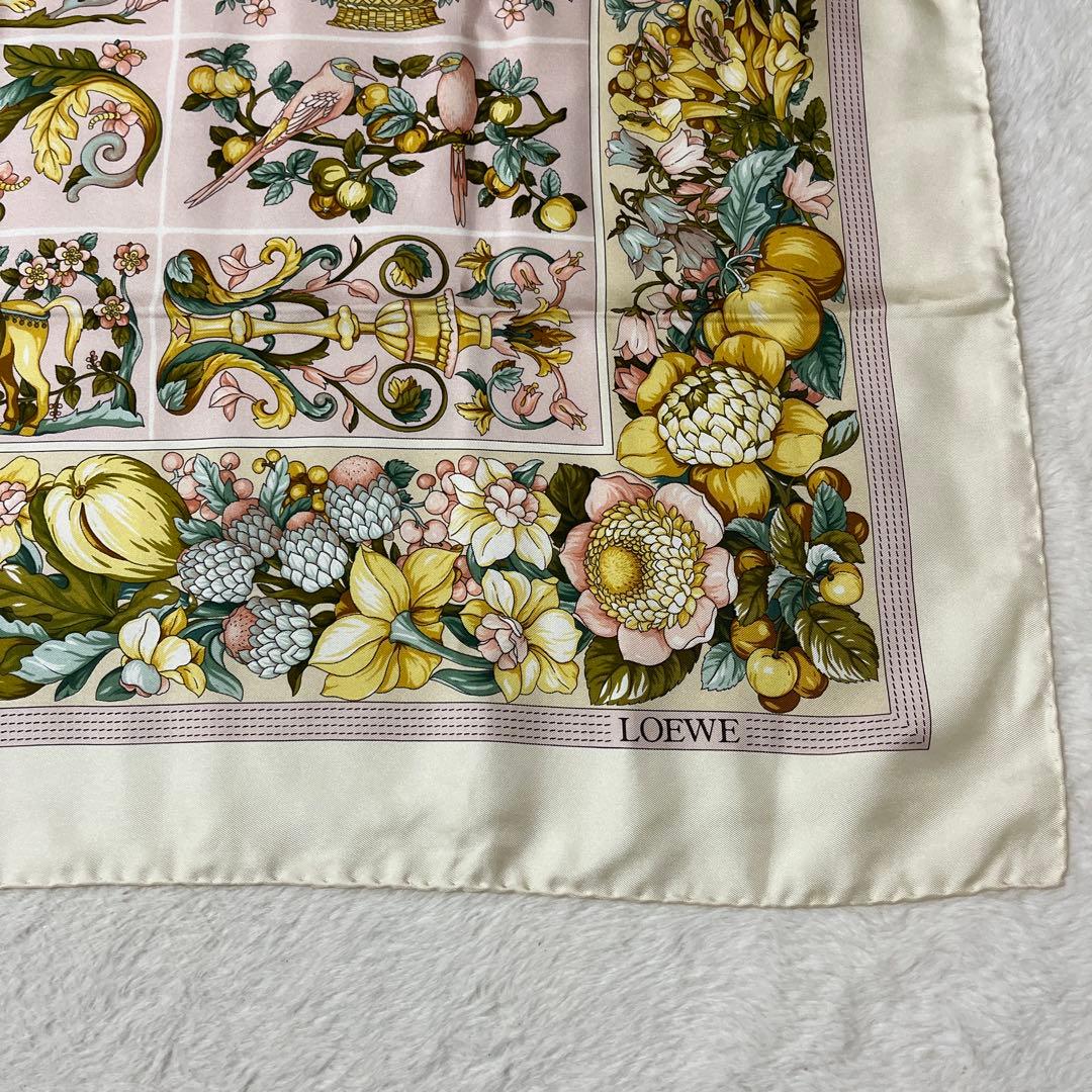 極美品　ロエベ　スカーフ　シルク　花柄　総柄　動物　手縫い　ピンク　ベージュ