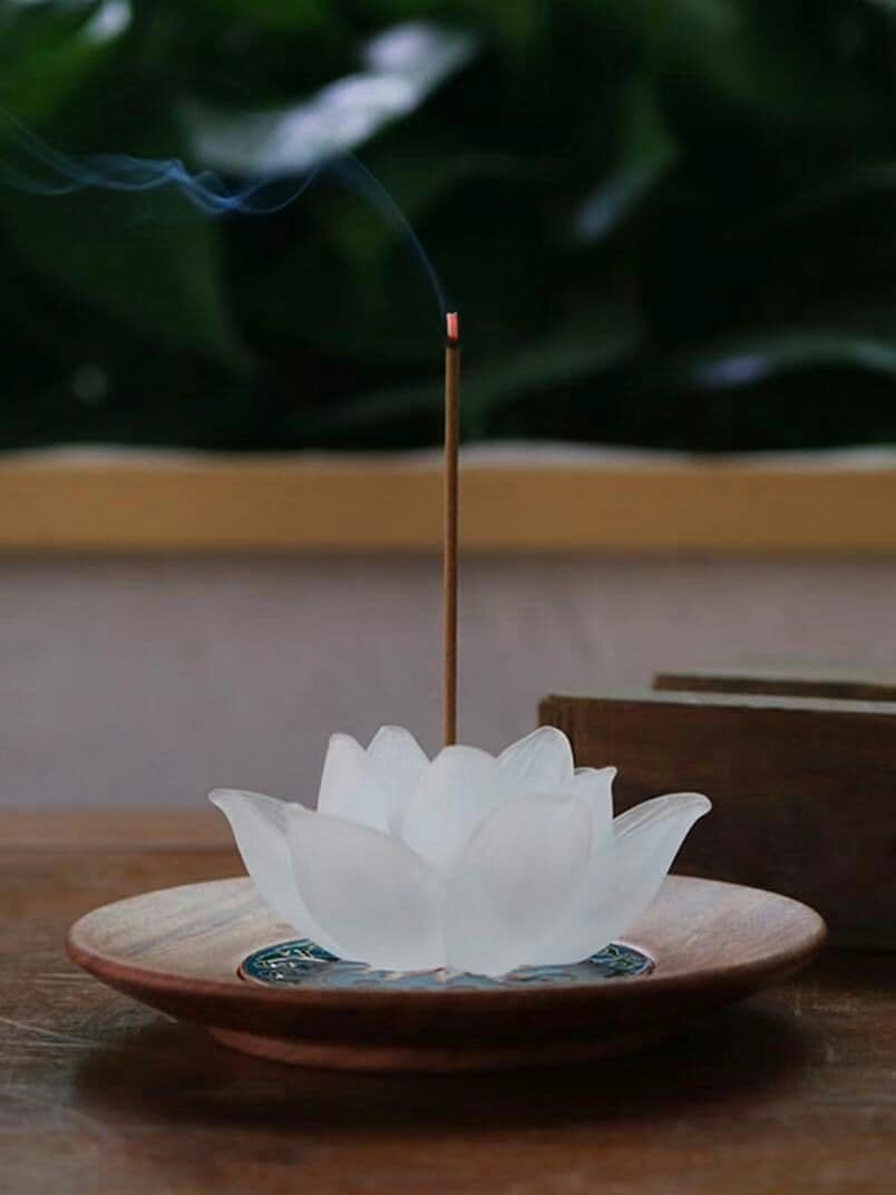 白玉。蓮華の置物。手彫り