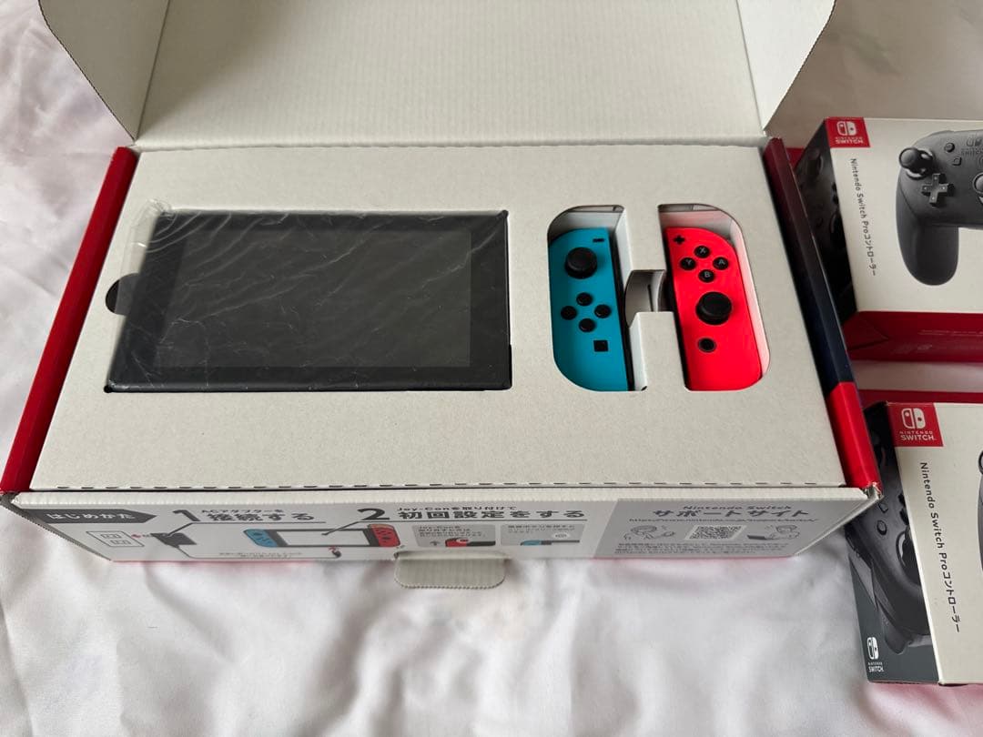ニンテンドースイッチ　本体　カセット3つセット　プロコン2つセット