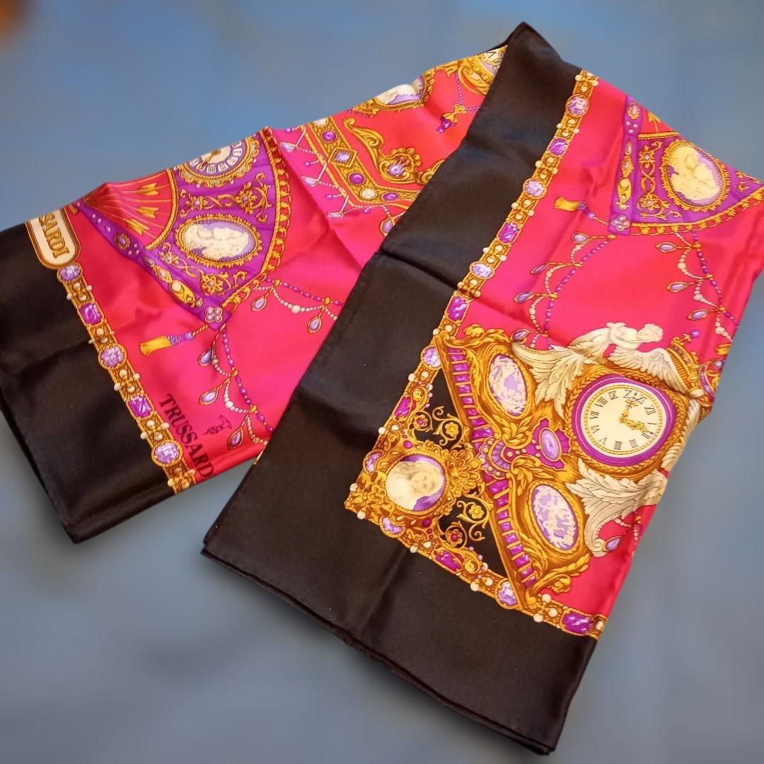 UですTRUSSARDI シルクスカーフ ピンクカメオ扇柄