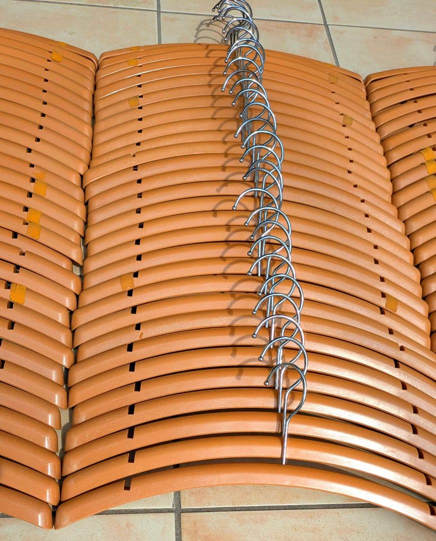 プラスチックハンガーまとめ売り　81本　ナチュラル　丸棒