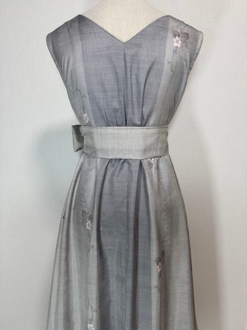 着物リメイク9マルキ白大島紬　ロングフレアワンピース（後ろVネック）着丈123㎝