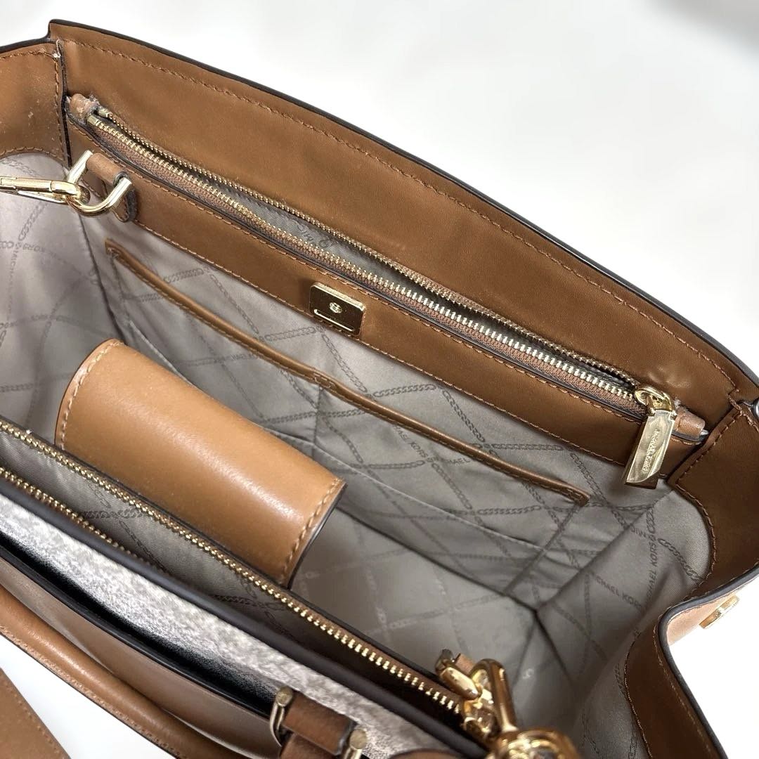 【美品✨】MICHAEL KORS　バッグ　3回程使用　便利な肩掛け紐付き