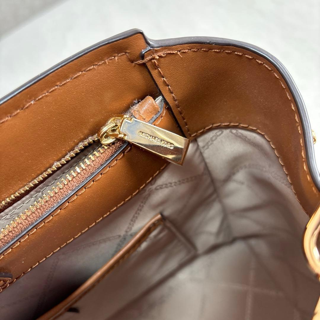 【美品✨】MICHAEL KORS　バッグ　3回程使用　便利な肩掛け紐付き