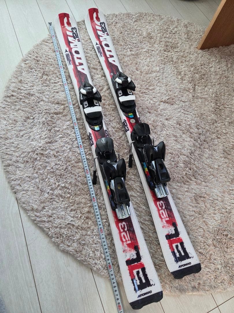 Atomic スキー板　 ホワイト/レッド