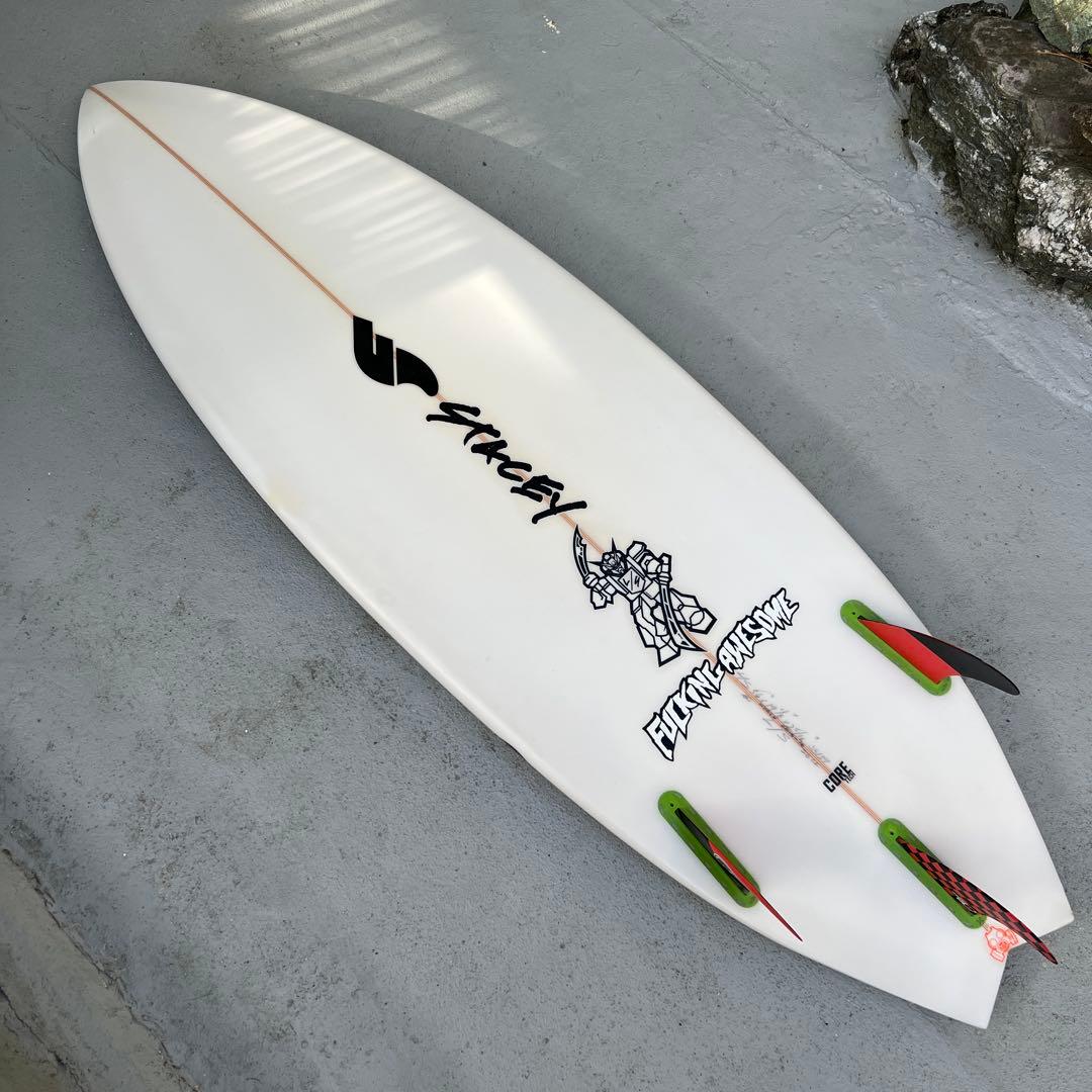 （フィン付き）ステイシーサーフボード　サーフボード　5.6 小波