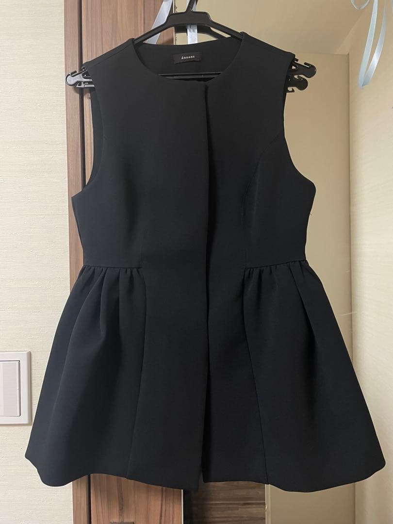Anuans ペプラムフォルムトップス black ベスト サイズＳ