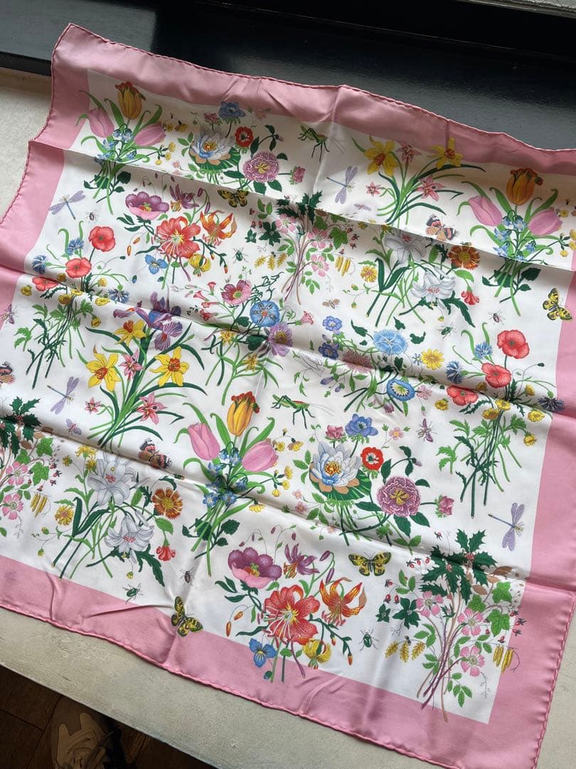 【新品未使用】GUCCIスカーフ 花柄 フローラ ピンク シルク100%スカーフ