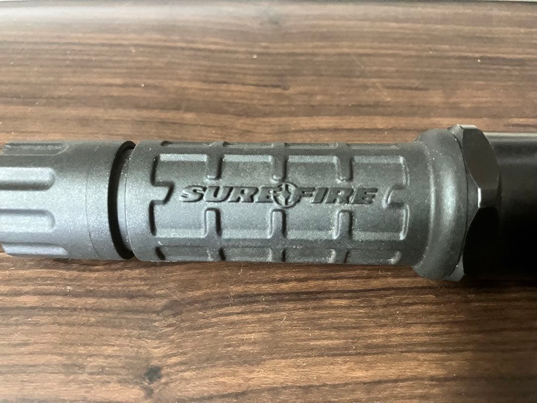 中古　新品非充電リチウム電池12本付けますLED懐中電灯