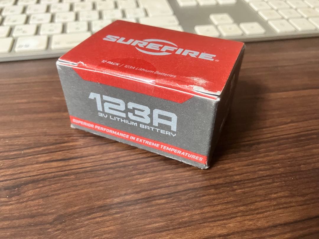 中古　新品非充電リチウム電池12本付けますLED懐中電灯