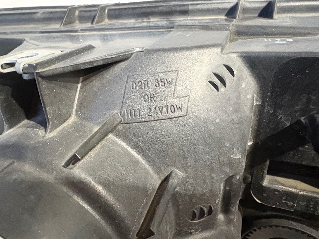 令和2年三菱ふそうヘッドライト左HID MK581269 100-87909