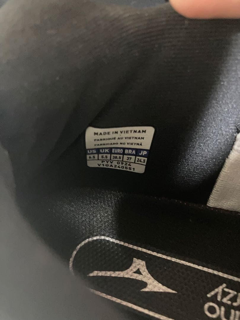 ミズノ　Wave Lightning Z8 バレーボールシューズ　サイズ24.5