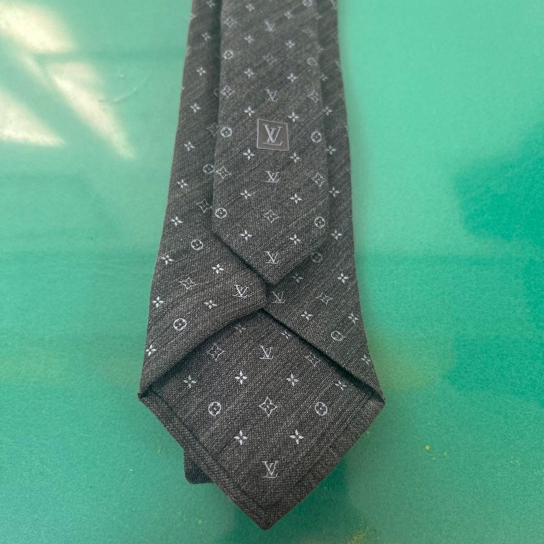 LOUIS VUITTON グレー ネクタイ