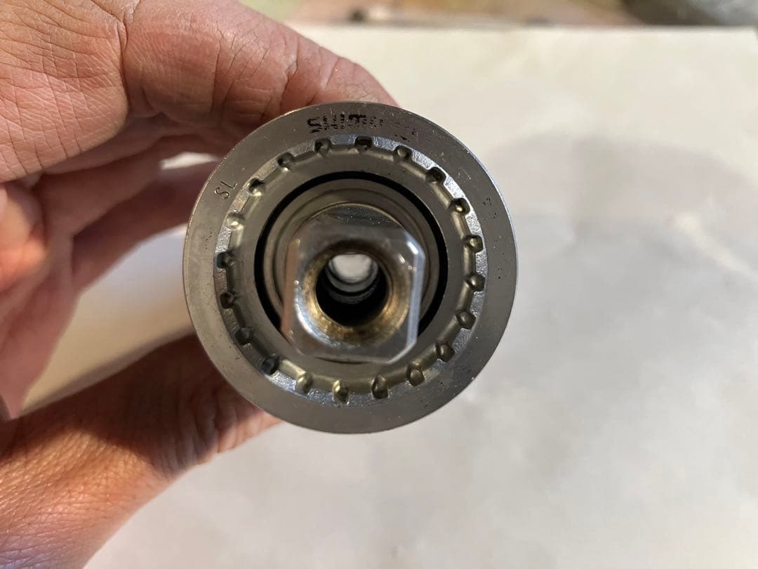 BB カートリッジ　dura-ace