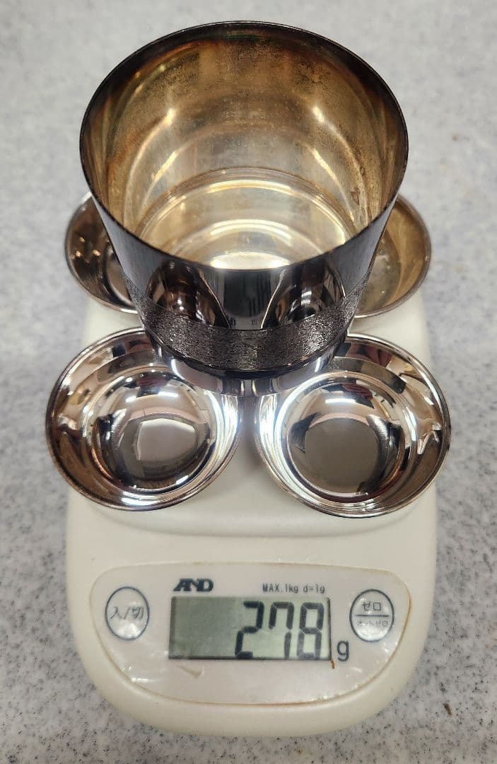 純銀 ロックグラス(銀970) 1個。 お猪口(純銀) 4個。合計278g