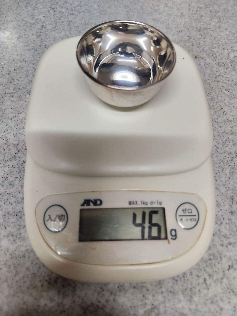 純銀 ロックグラス(銀970) 1個。 お猪口(純銀) 4個。合計278g