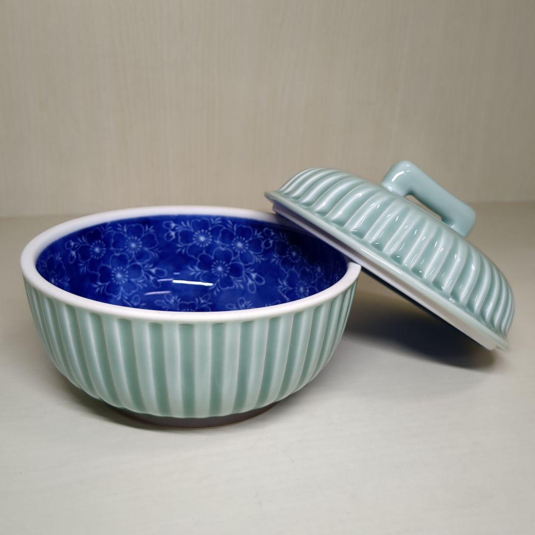 深川製磁　宮内庁御用達　百年庵　青磁　しのぎ　染付梅文　蓋物　蓋付き碗