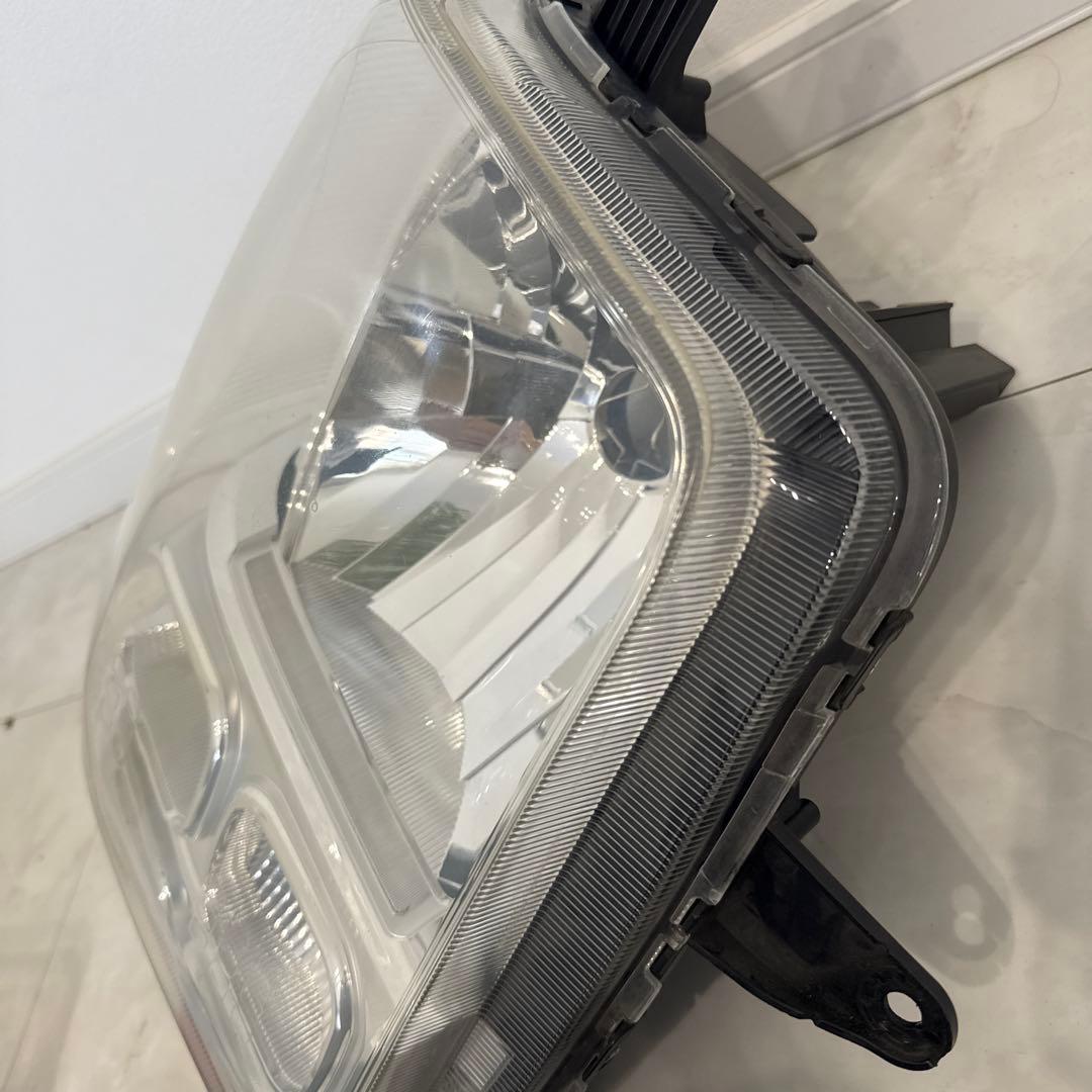 エブリー　スクラム　ヘッドライト右側