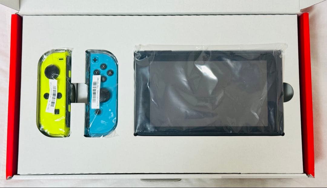 Nintendo Switch 本体(本体クリアカバー、ケース2個付き等)