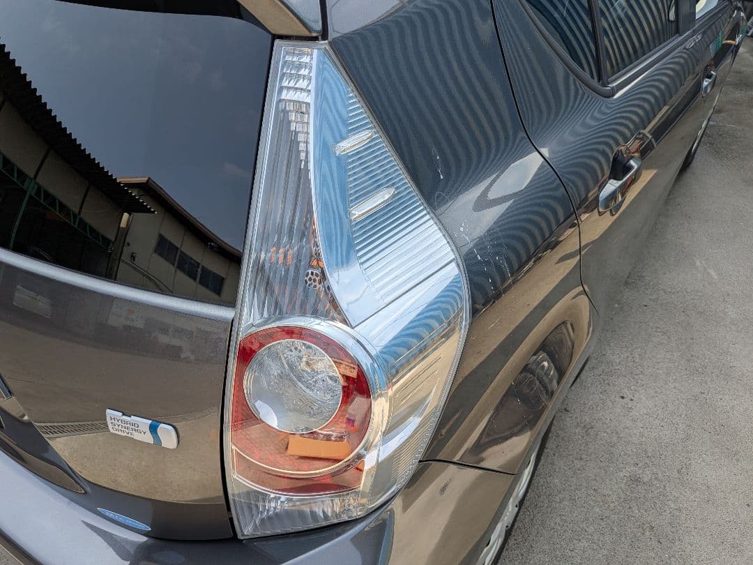 トヨタアクア前期 左右テールランプユニット付き