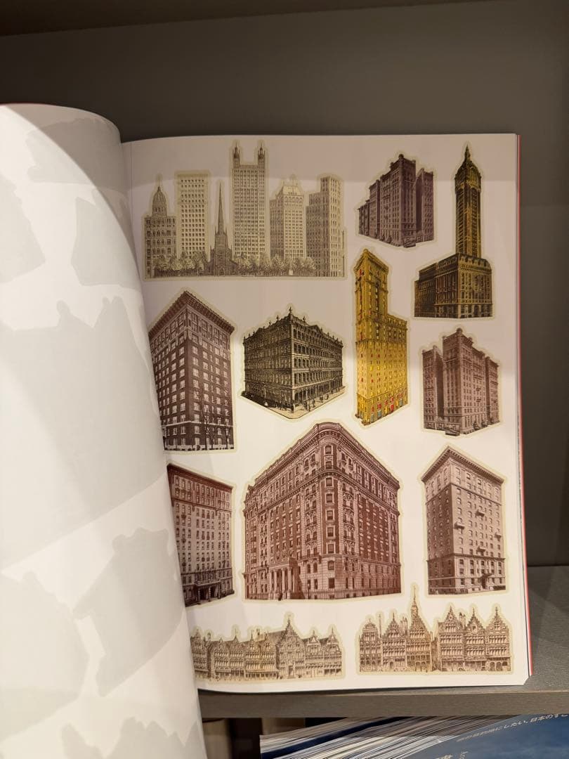 コラージュ(切り絵アート)の素材本/MoMA