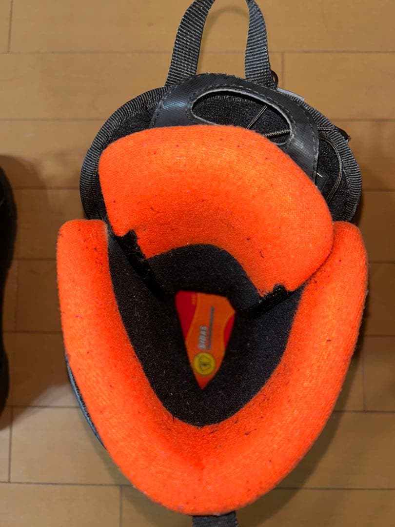 SALOMONスノーボードブーツ ブラック/オレンジ