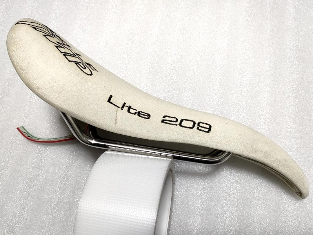 定価36000円 SELLE SMP LITE209 軽量 サドル 自転車 中古
