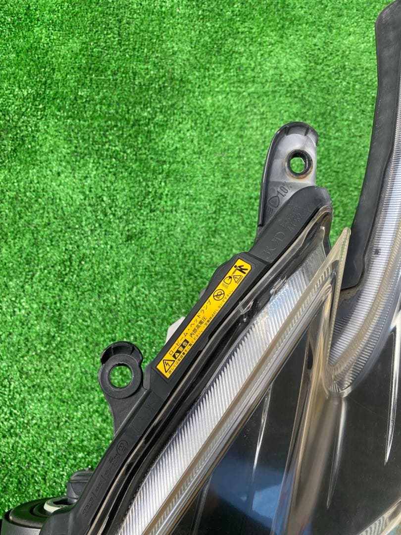 30プリウス後期 ヘッドライト