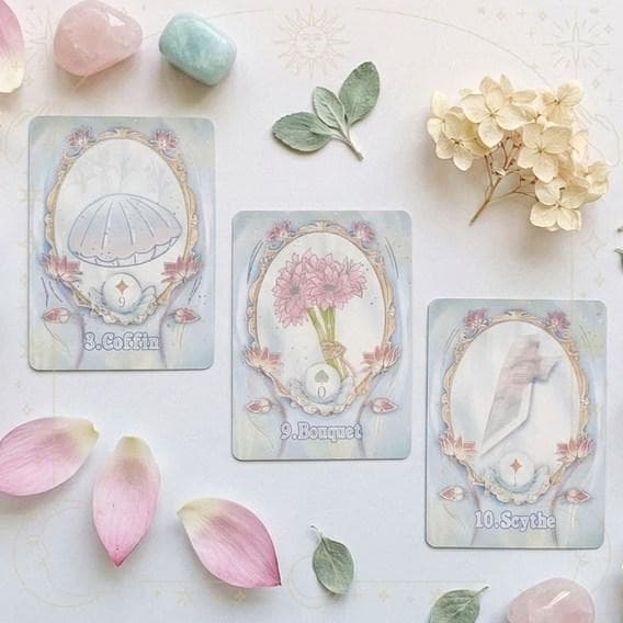 【正規品ルノルマンカード】レア✨クリスタルのような色＆虹色箔押し✨蓮のルノルマン