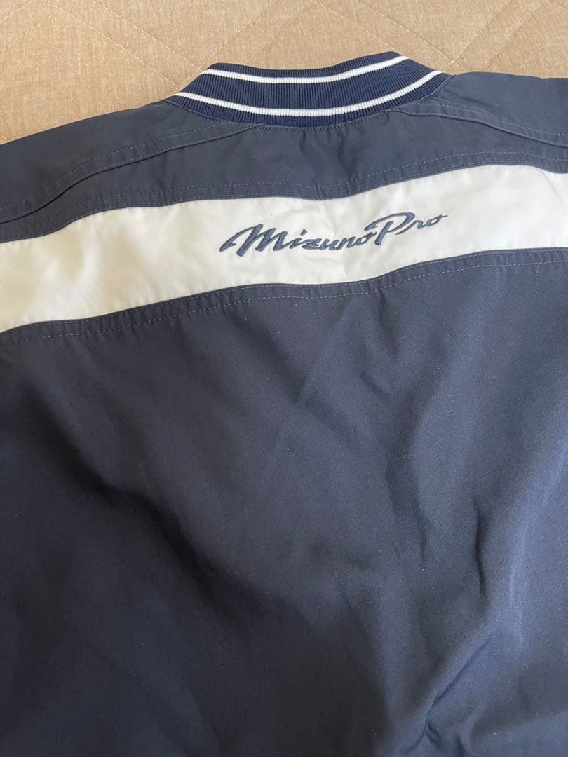 ミズノのウェア上下セットです♪2回程の着用のみで、とてもきれいなウェアです♪