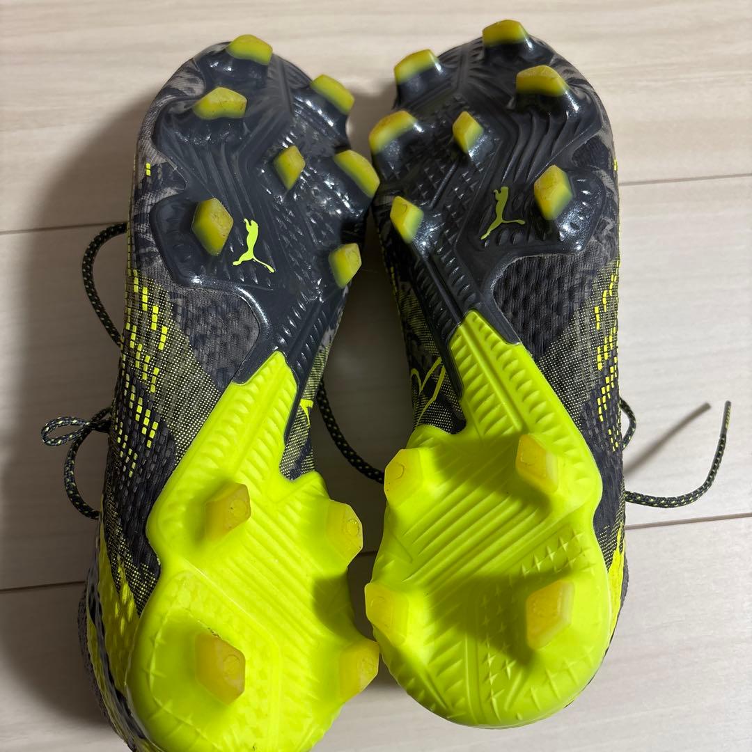 最終値下げ！Puma サッカーシューズ グレー/イエロー