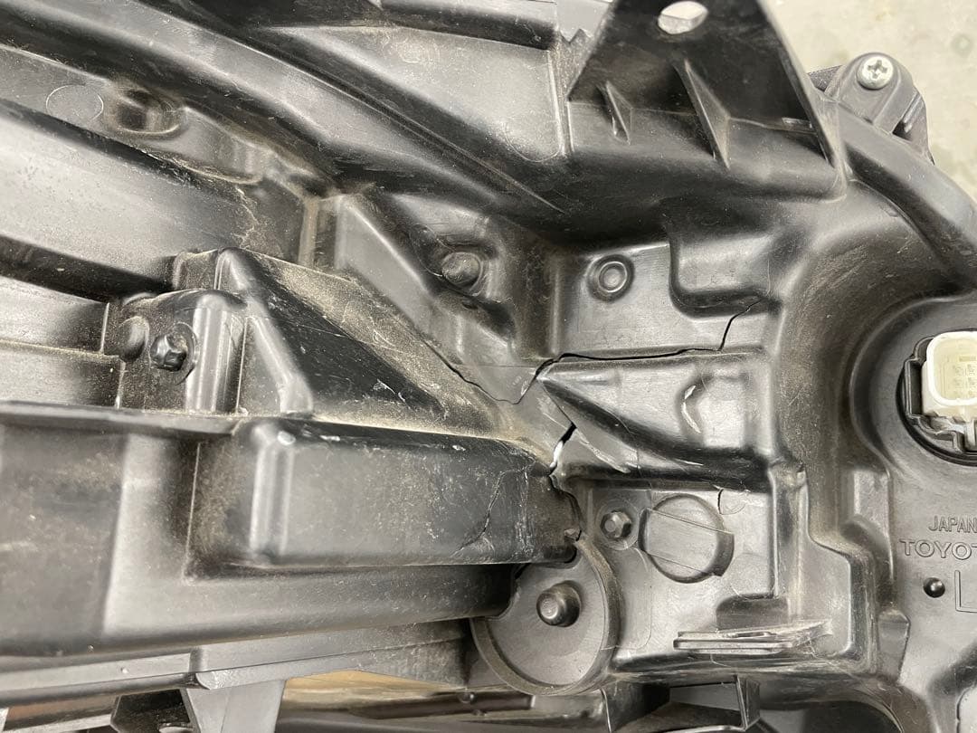 プリウス60 左ヘッドライト ジャンク