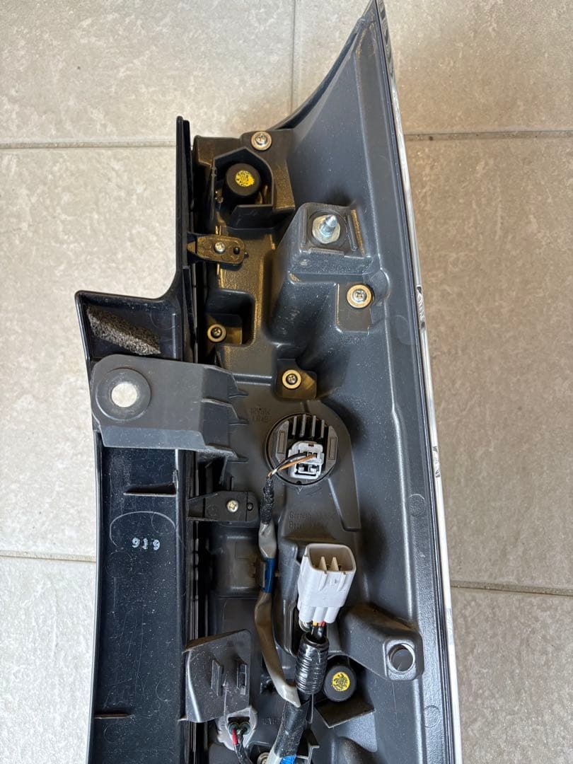 トヨタ ノア エスクァイア 80系 左テールランプ 純正