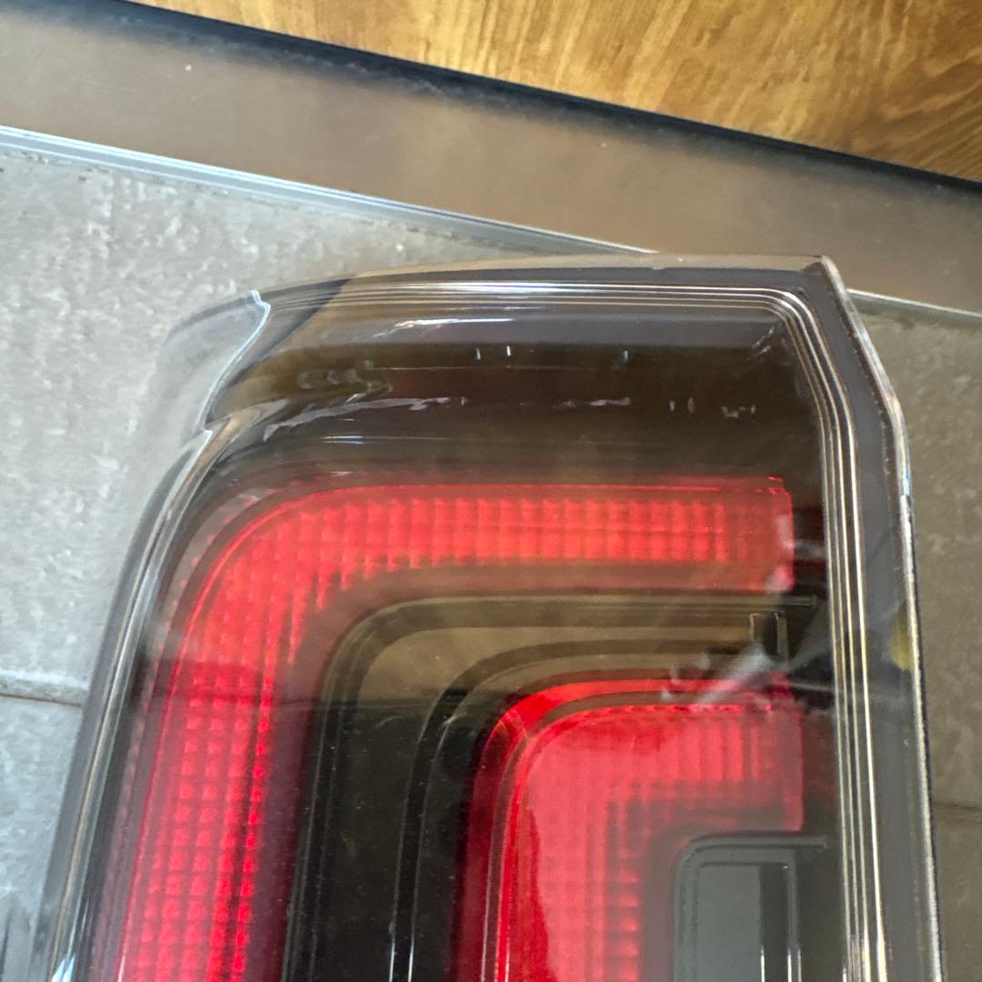 トヨタ ノア エスクァイア 80系 左テールランプ 純正