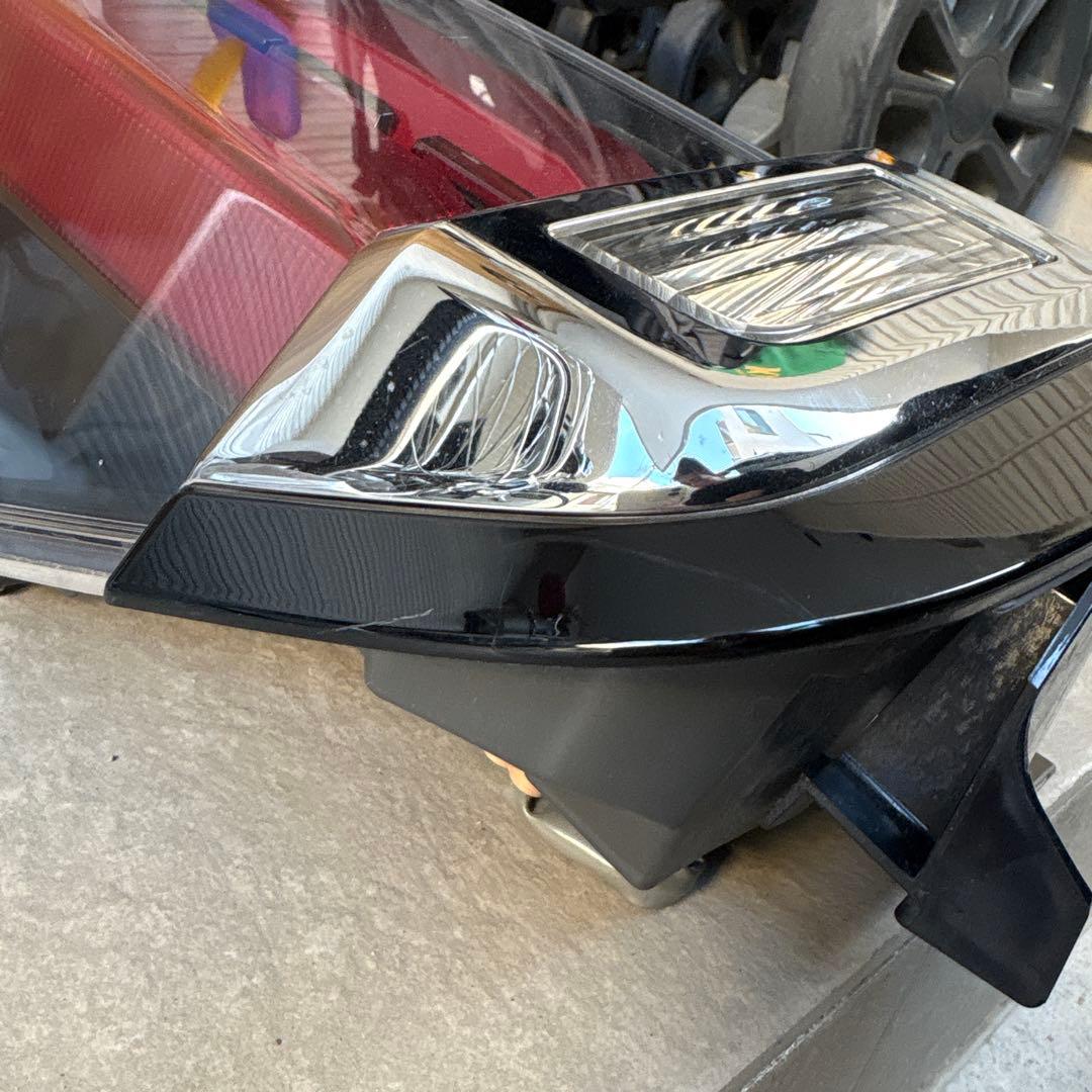 トヨタ ノア エスクァイア 80系 左テールランプ 純正