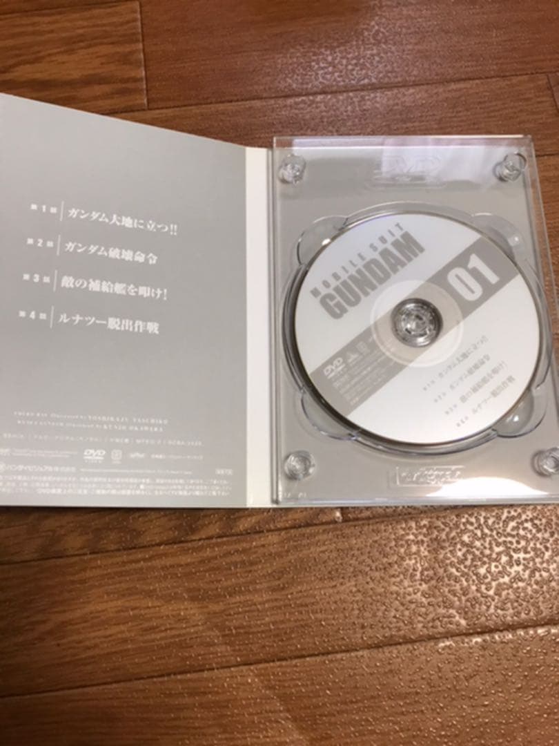 機動戦士ガンダムDVD BOX 1.2 & プラモデル