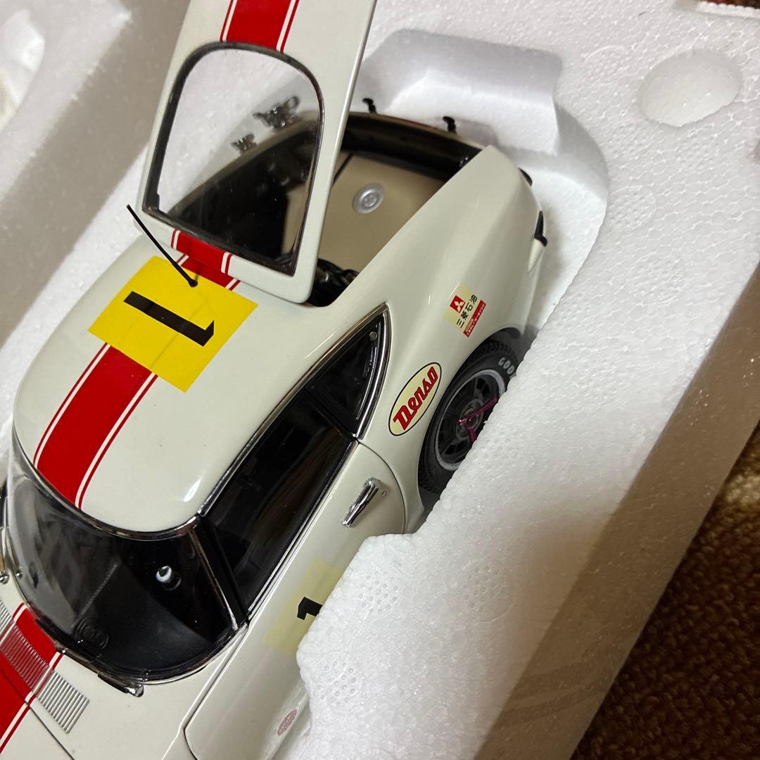 オートアート　TOYOTA 2000 GT 1:18