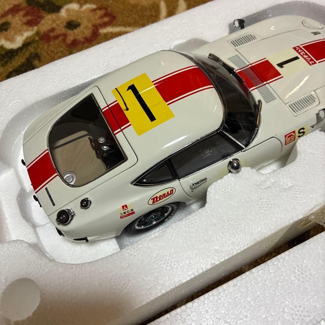 オートアート　TOYOTA 2000 GT 1:18