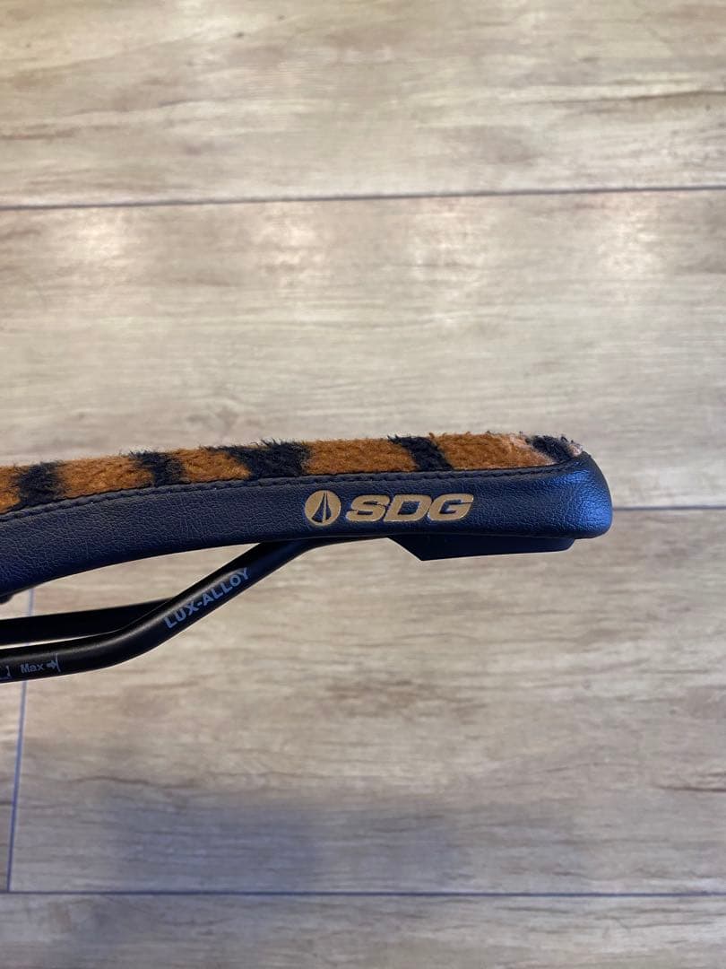 パーツ *SDG* bel-air V3 animal throwback saddle
