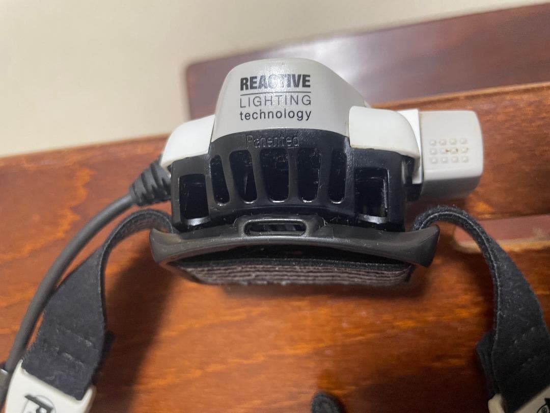 ま*し様 Petzl NAO ヘッドランプ 充電式