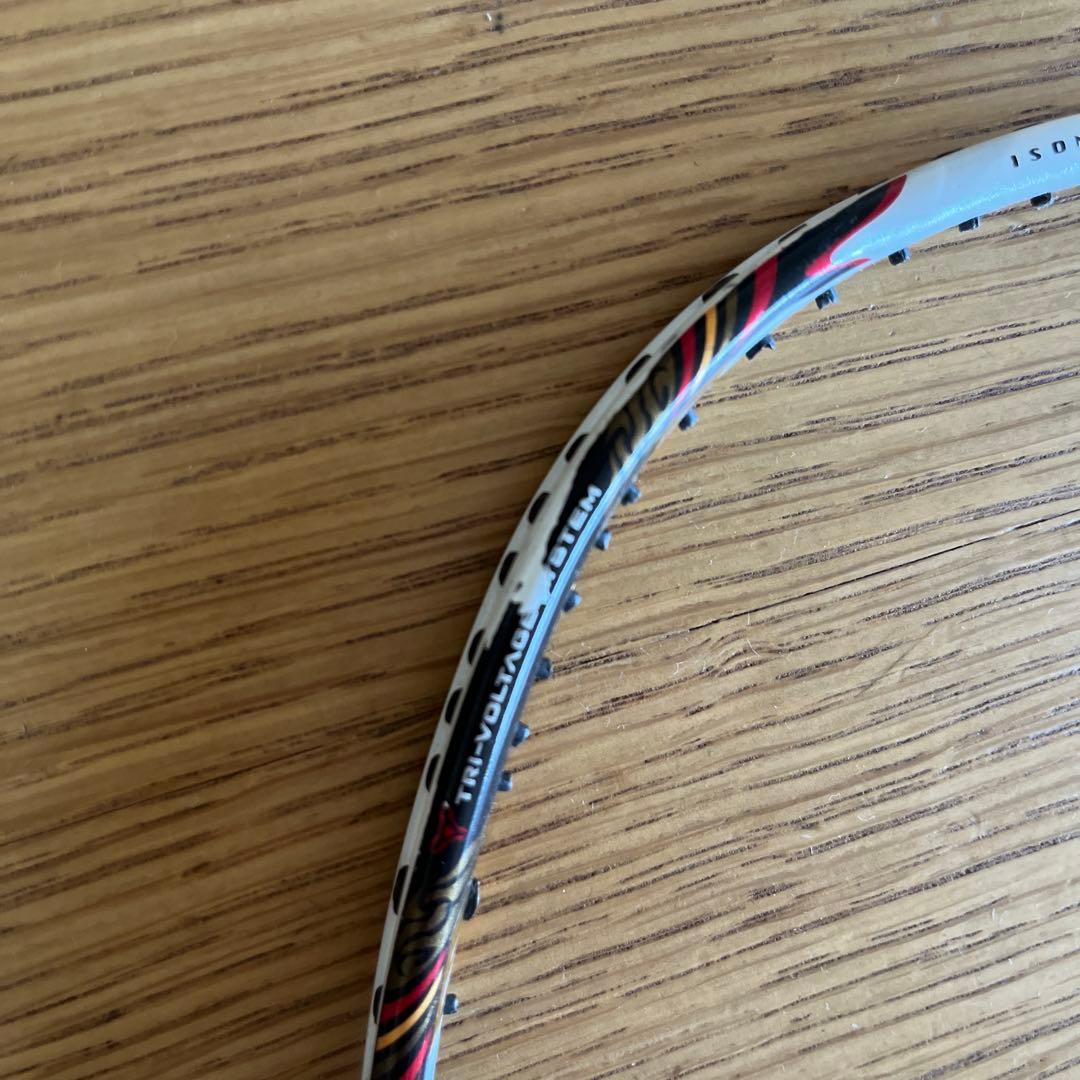 ヨネックス バトミントンラケット　ボルトリック80 voltric80 3UG5