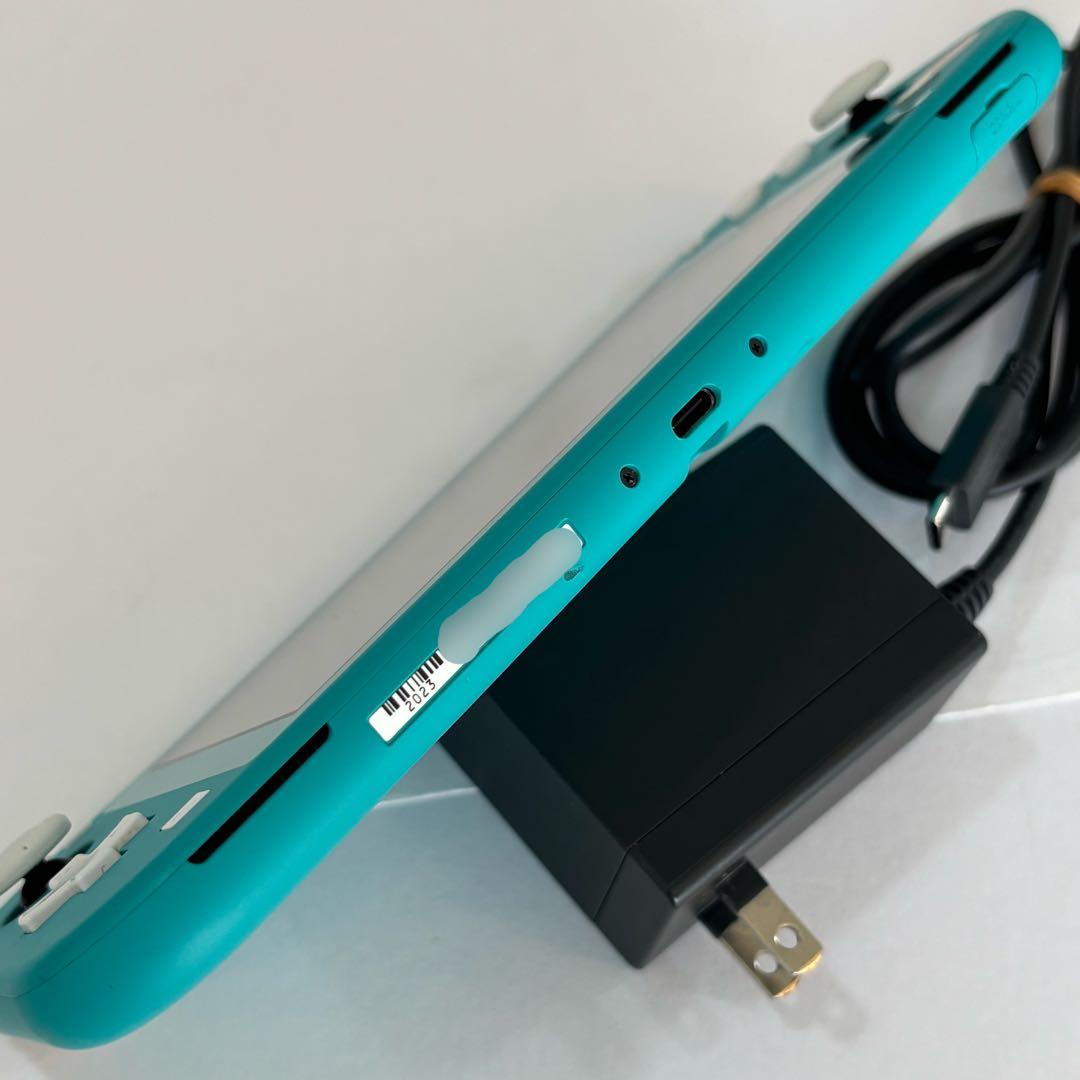 ニンテンドー　スイッチ　ライト　どうぶつの森　限定デザイン　ターコイズカラー