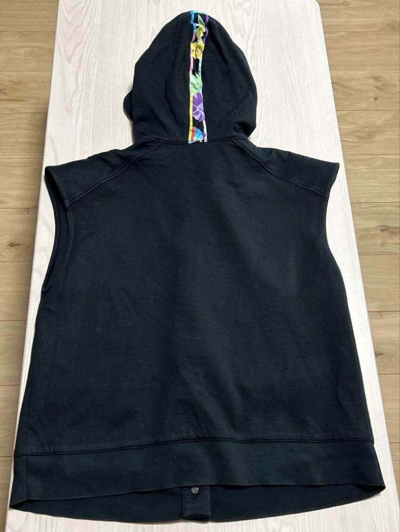 レオナールスポーツ／LEONARD 一見でレオナール ベスト　花柄　黒　大きめ